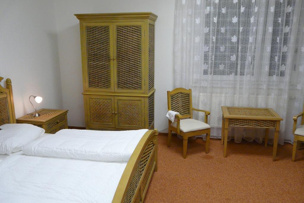 Hotel Kreuzbruchhof Burg Stargard Room photo