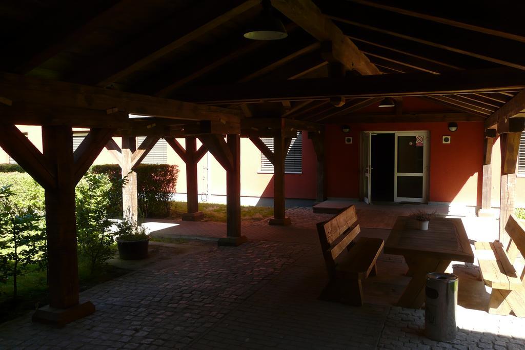 Hotel Kreuzbruchhof Burg Stargard Exterior photo
